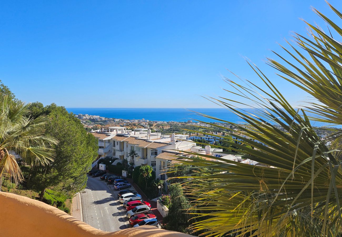 Apartment in Mijas Costa - 3 bedroom penthouse apartment in Calahonda 