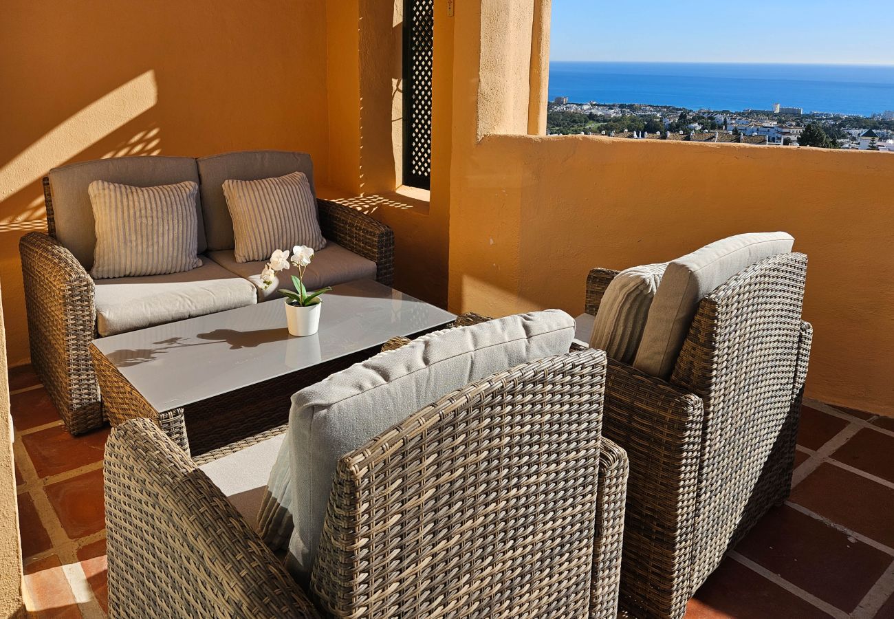 Apartment in Mijas Costa - 3 bedroom penthouse apartment in Calahonda 