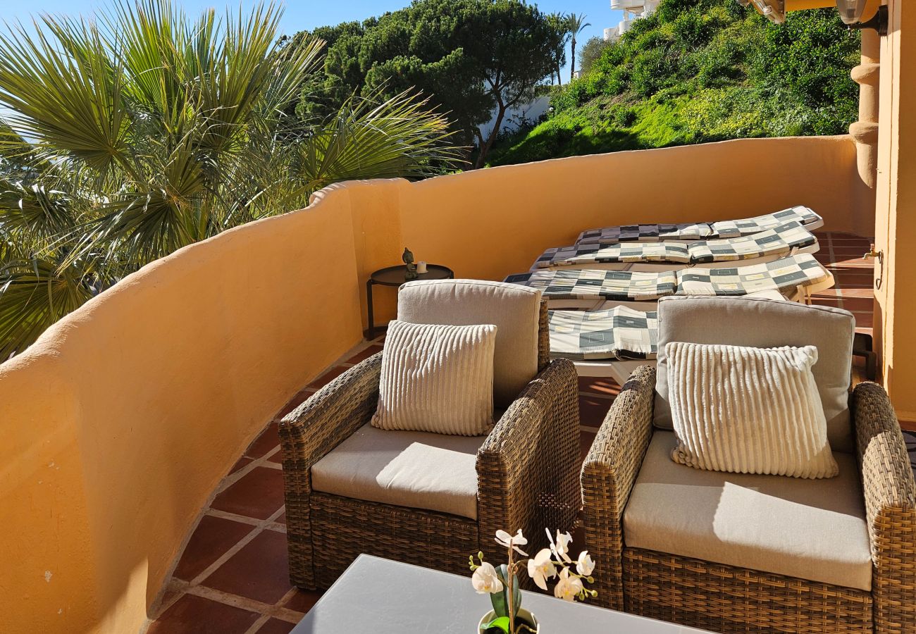 Apartment in Mijas Costa - 3 bedroom penthouse apartment in Calahonda 