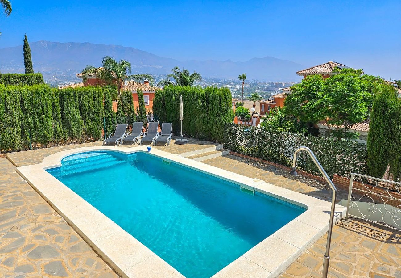 Villa in Mijas Costa - Beautiful 5 bed villa with pool 