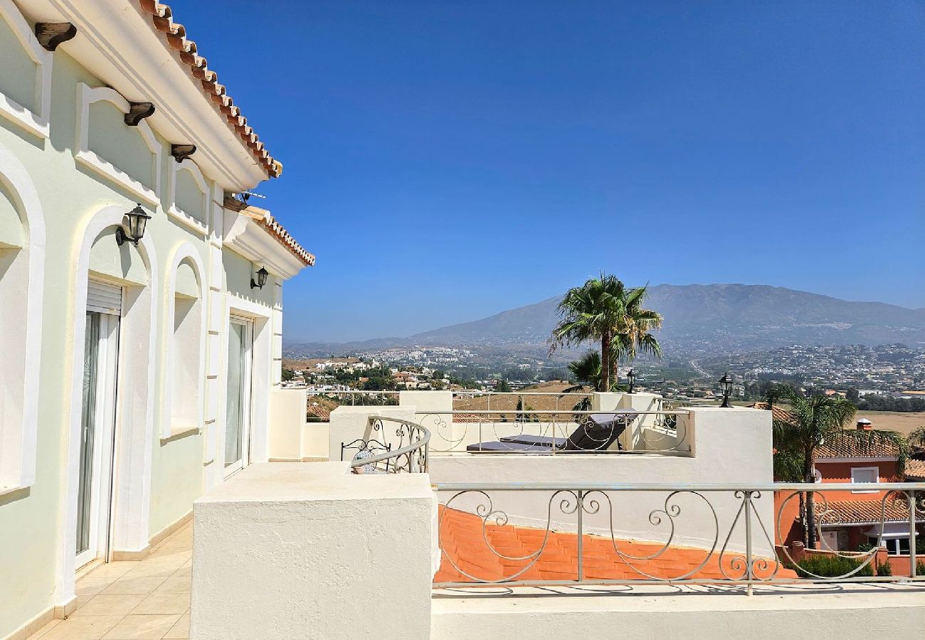 Villa in Mijas Costa - Beautiful 5 bed villa with pool 