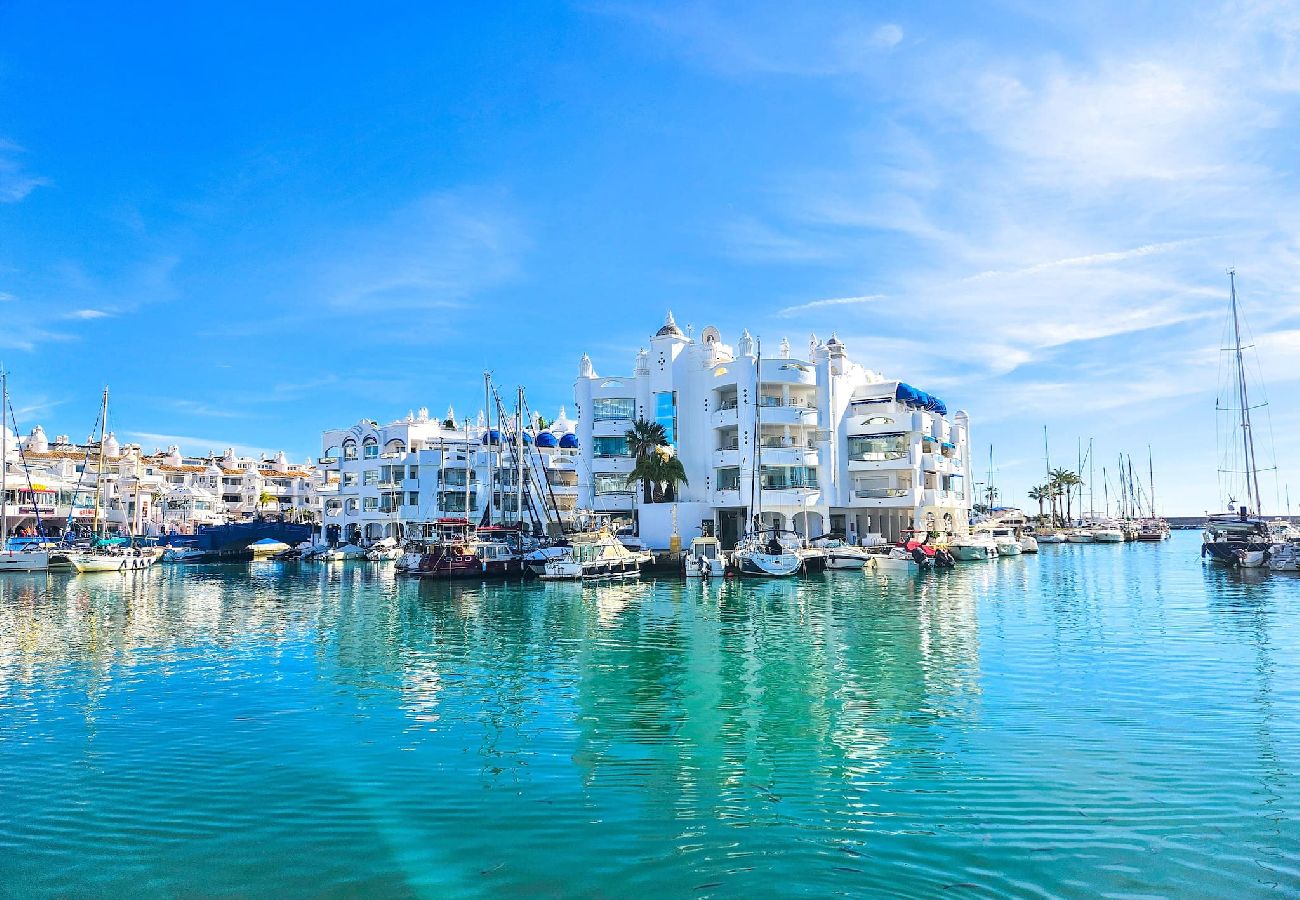 Apartment in Benalmádena - Beachfront property @ Benalmadena marina 