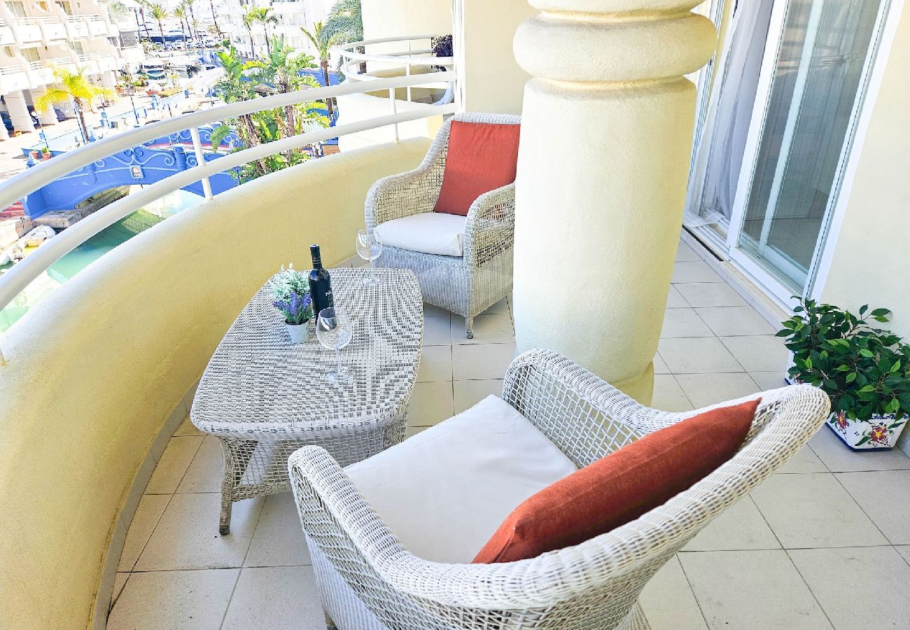 Apartment in Benalmádena - Beachfront property @ Benalmadena marina 