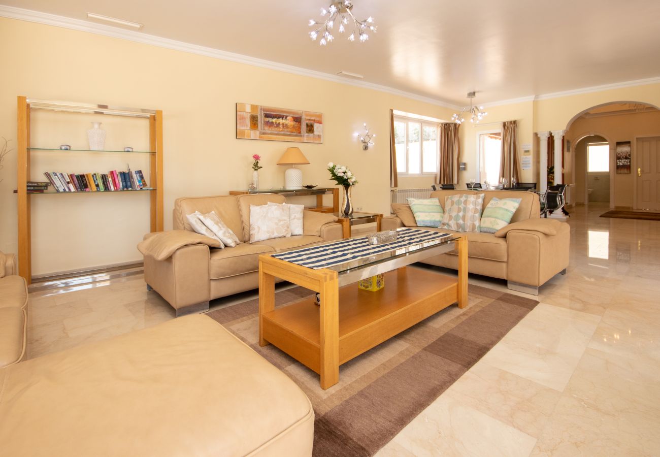 Villa in Mijas Costa - 3 Bedroom Villa with Sea Views and Private Pool