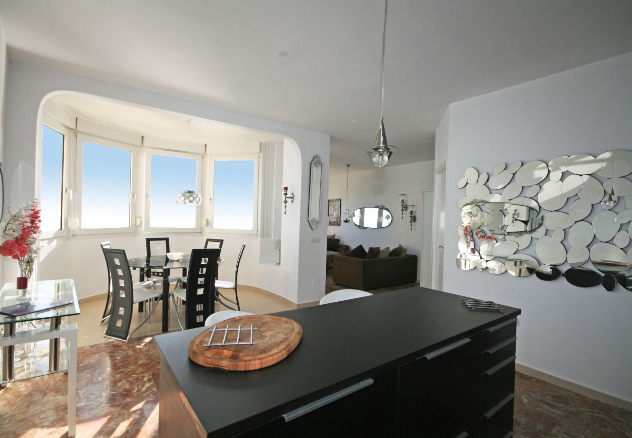 Apartment in Mijas Costa - 2 bedroom apartment on the beach Alagida Calahonda