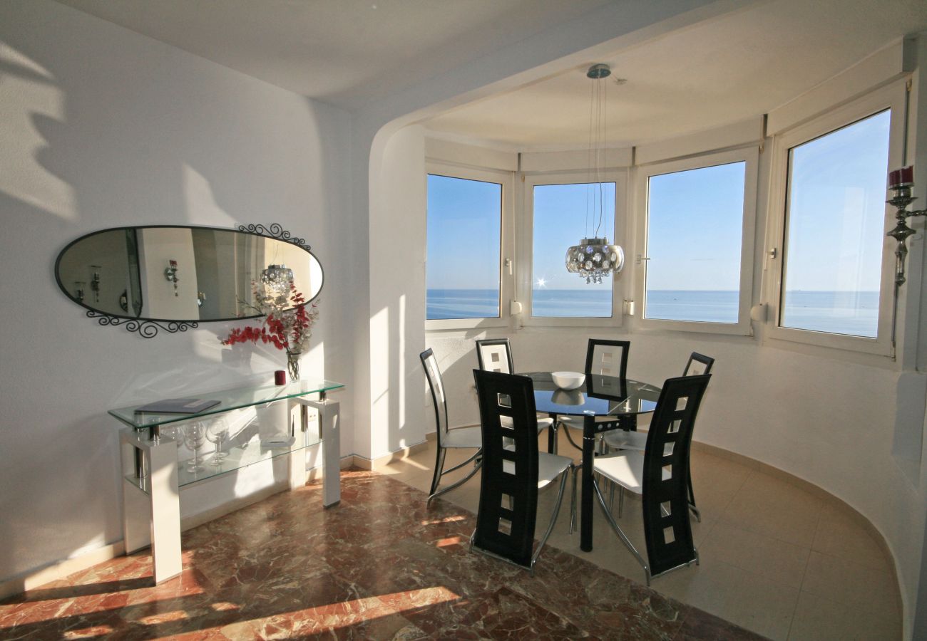 Apartment in Mijas Costa - 2 bedroom apartment on the beach Alagida Calahonda