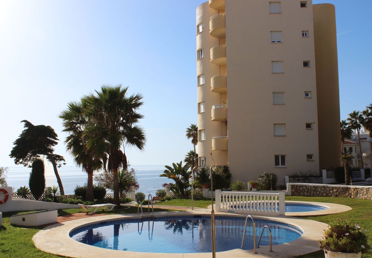 Apartment in Mijas Costa - 2 bedroom apartment on the beach Alagida Calahonda