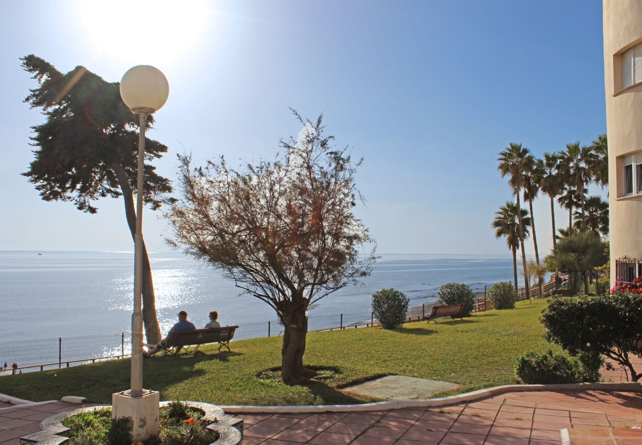 Apartment in Mijas Costa - 2 bedroom apartment on the beach Alagida Calahonda