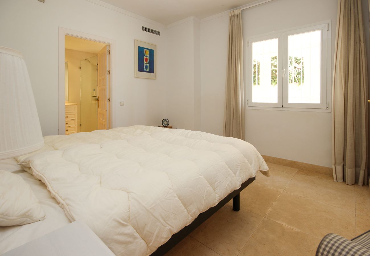 Villa in Marbella - Four bedroom villa with a private pool Las Chapas 80 metres from the beach