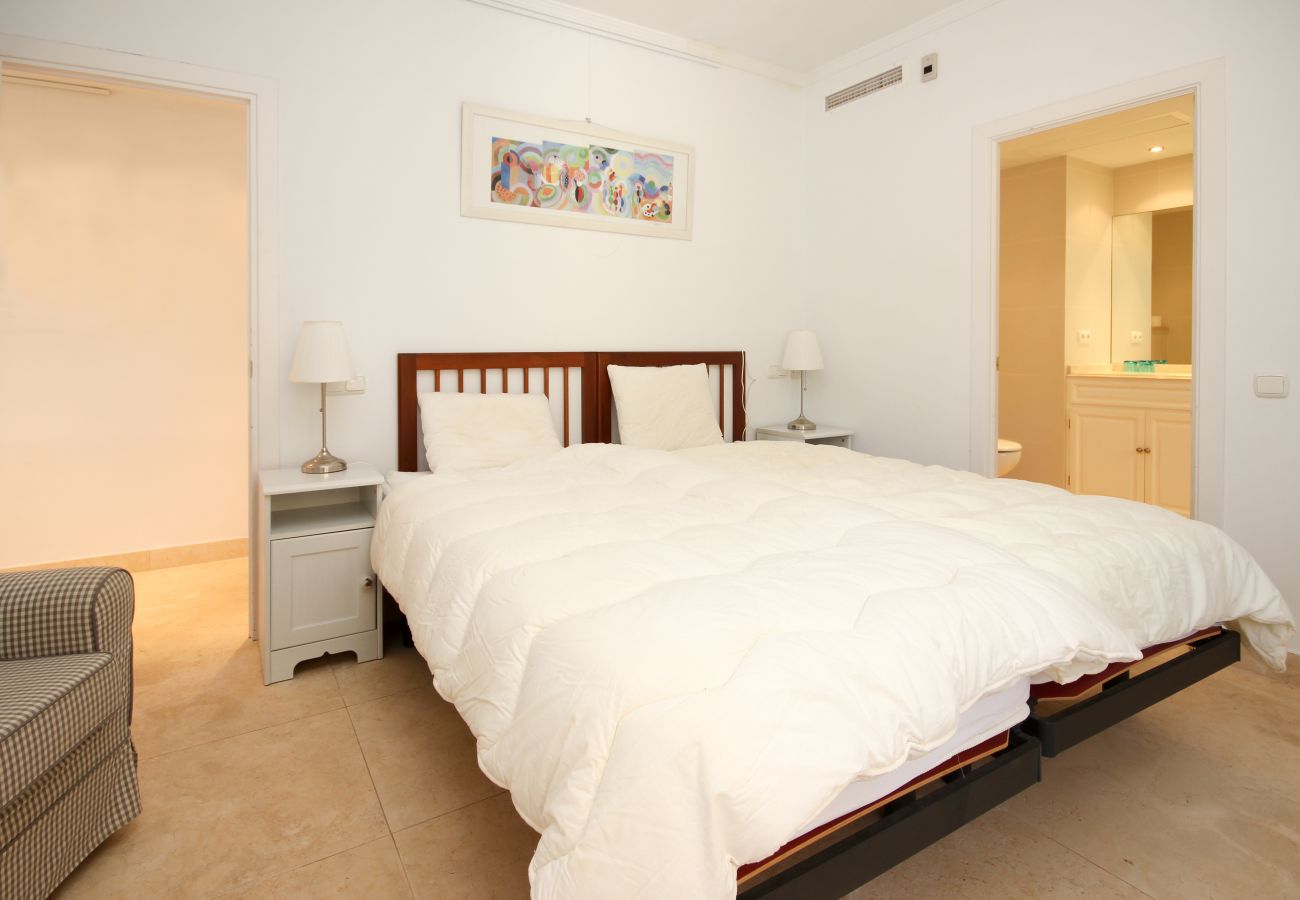 Villa in Marbella - Four bedroom villa with a private pool Las Chapas 80 metres from the beach
