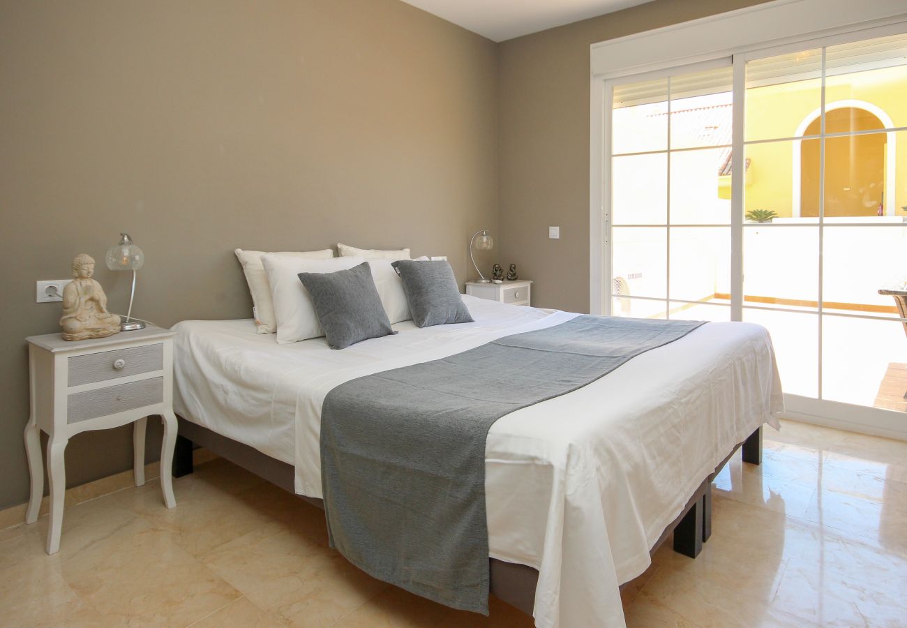 Apartment in Estepona - 2 Bedroom Holiday Rental Apartment in Puerto Alto Estepona