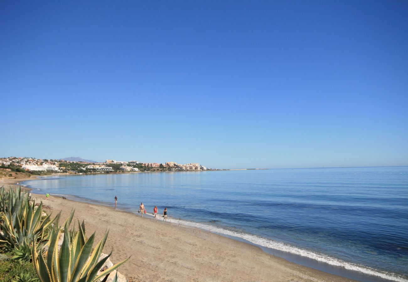 Apartment in Estepona - Two Bedroom apartment Playa del Angel Estepona