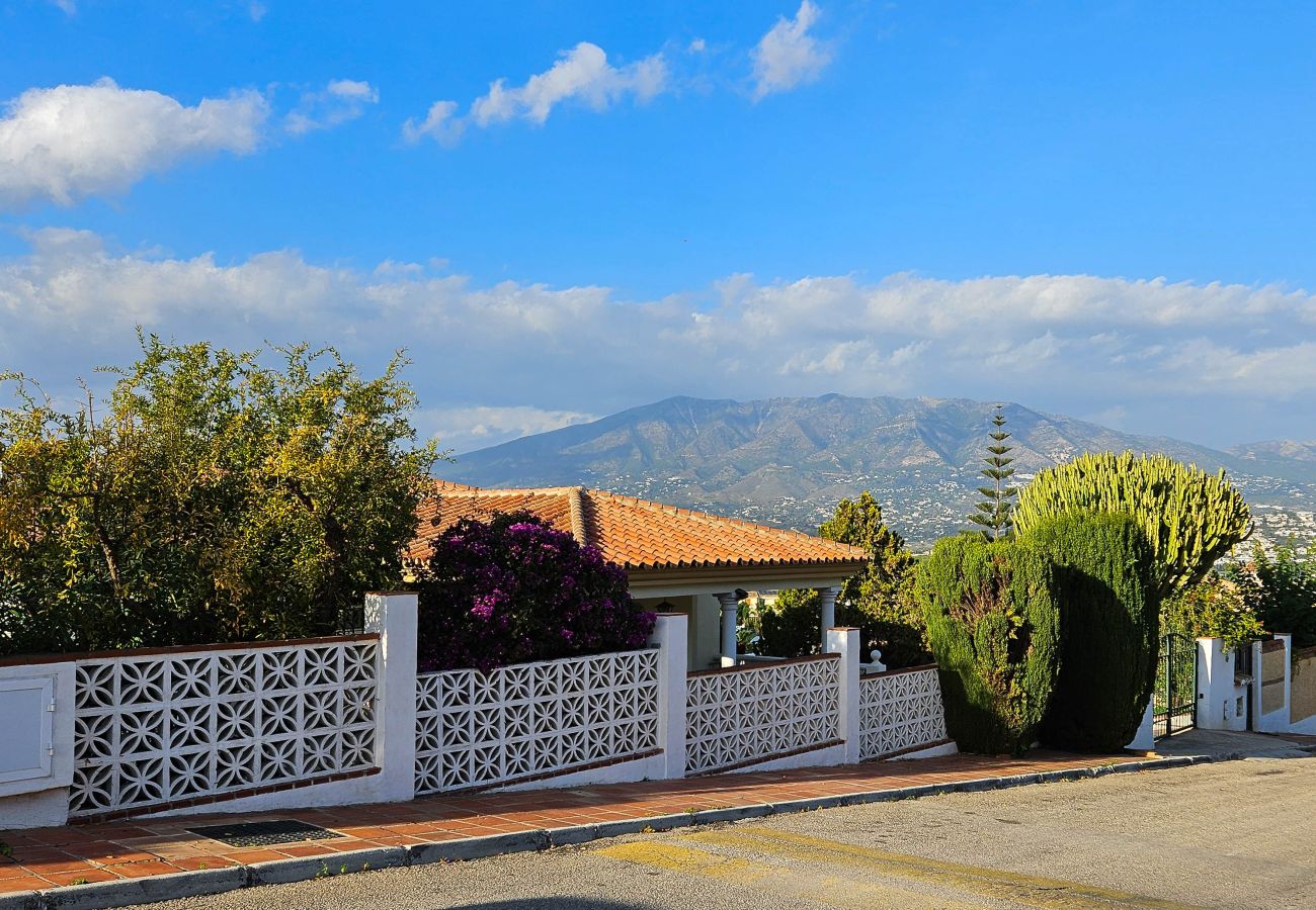 Villa in Mijas Costa - Four bedroom villa with private pool