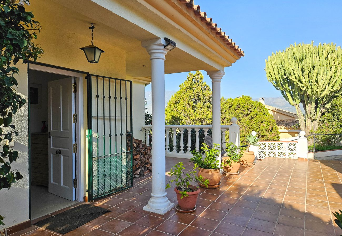 Villa in Mijas Costa - Four bedroom villa with private pool