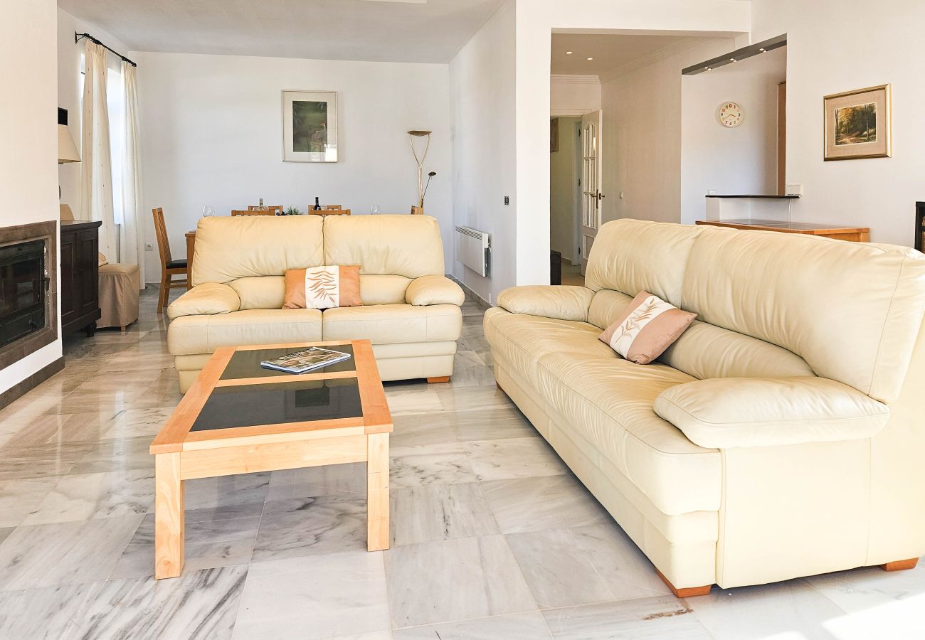 Villa in Mijas Costa - Four bedroom villa with private pool