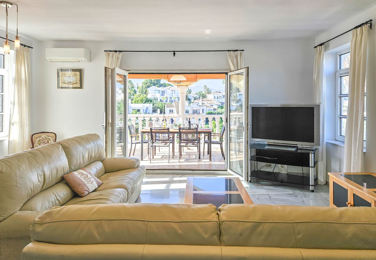 Villa in Mijas Costa - Four bedroom villa with private pool