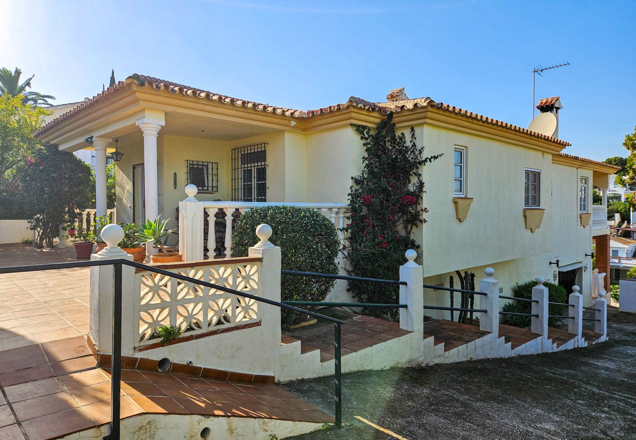 Villa in Mijas Costa - Four bedroom villa with private pool