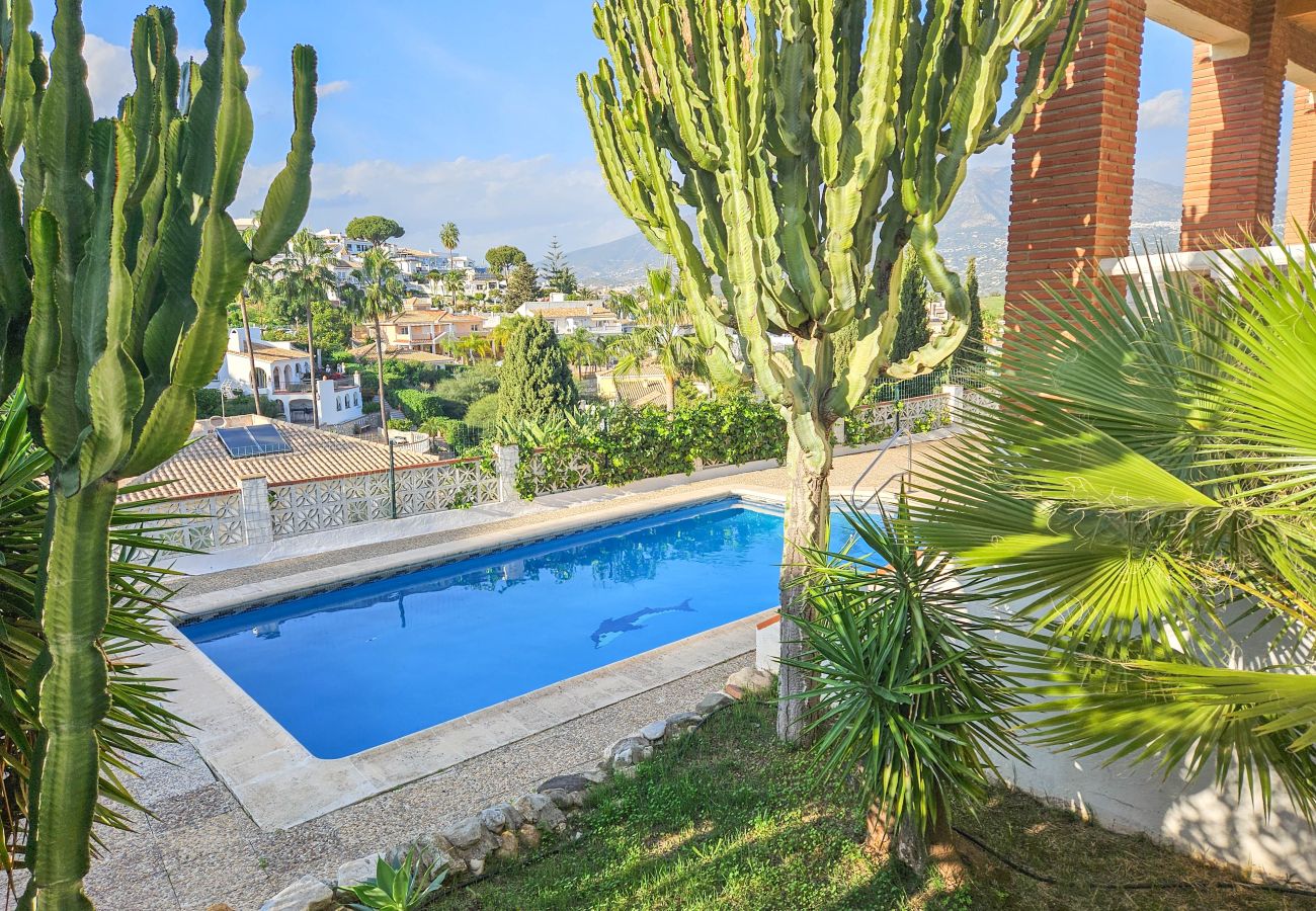 Villa in Mijas Costa - Four bedroom villa with private pool