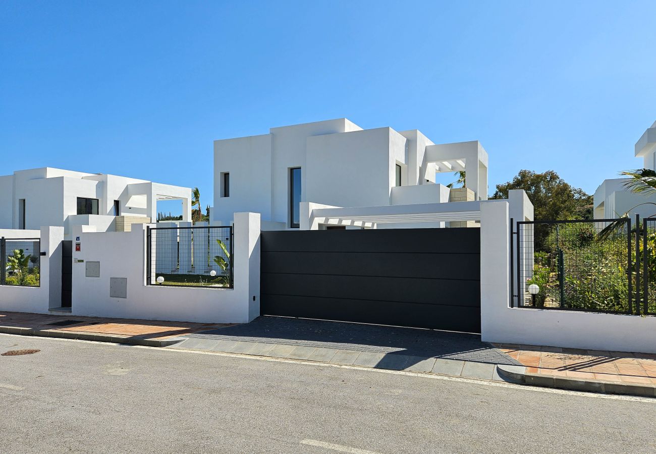 Villa in La Cala de Mijas - New four bedroom villa with private pool 