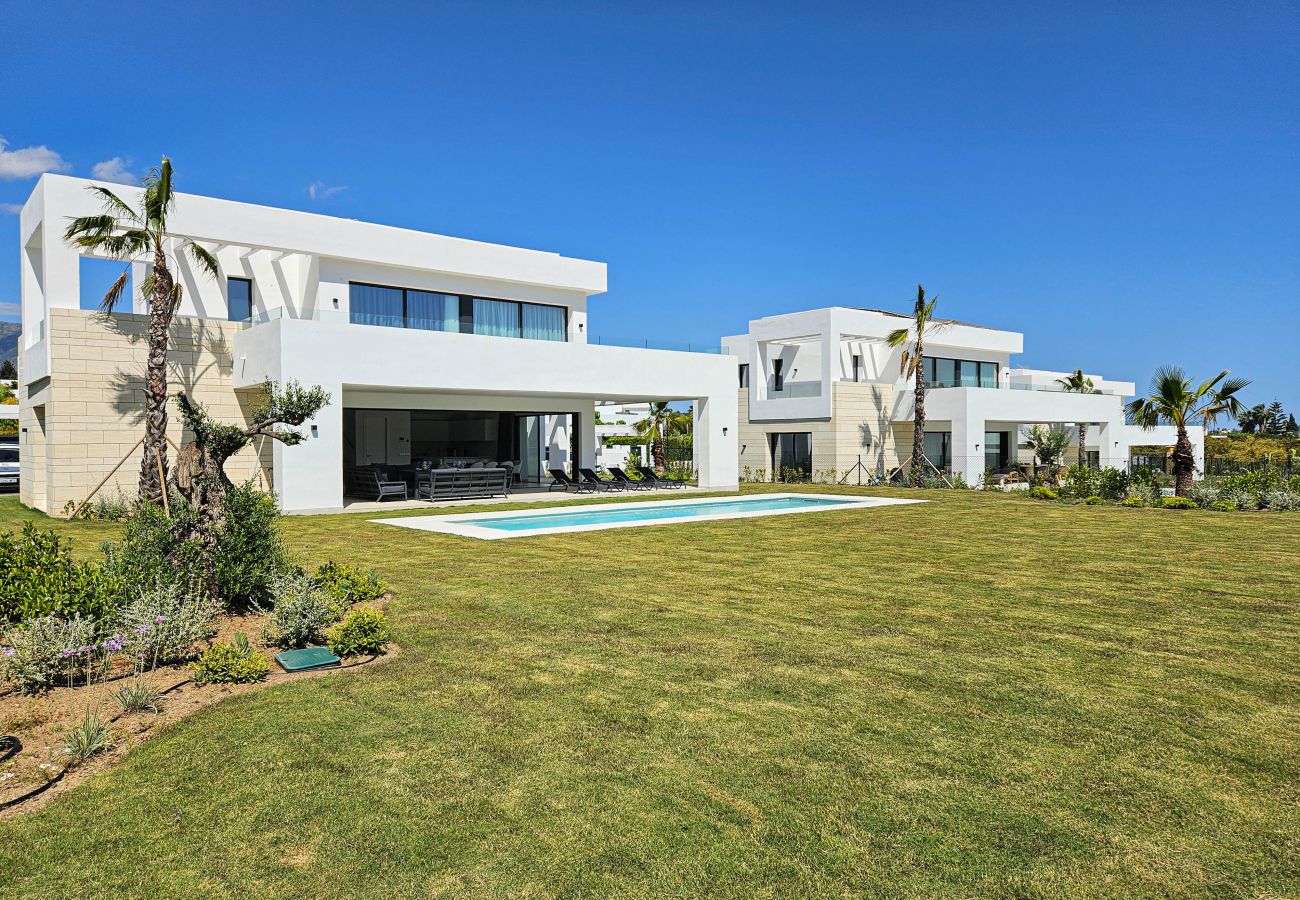 Villa in La Cala de Mijas - New four bedroom villa with private pool 