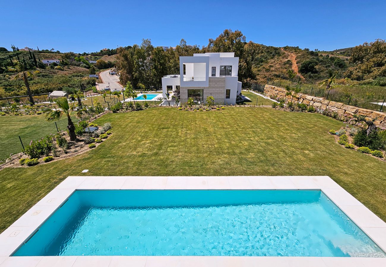 Villa in La Cala de Mijas - New four bedroom villa with private pool 