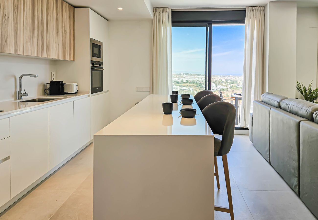 Apartment in Estepona - Penthouse apartment with hot tub next to Selwo
