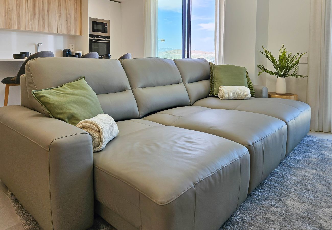 Apartment in Estepona - Penthouse apartment with hot tub next to Selwo