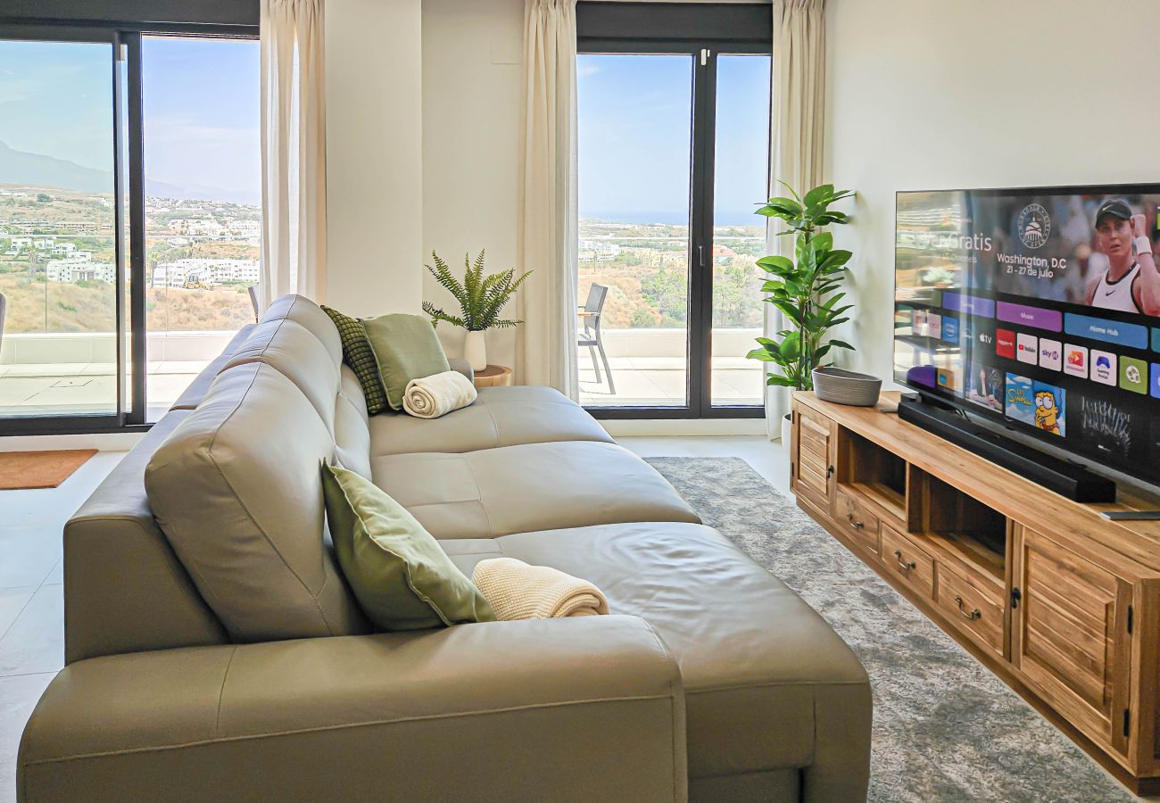 Apartment in Estepona - Penthouse apartment with hot tub next to Selwo