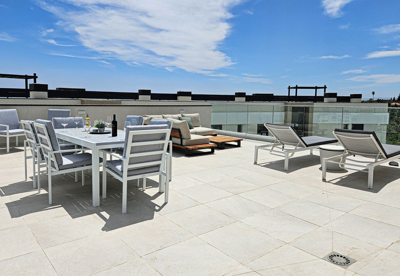 Apartment in Estepona - Penthouse apartment with hot tub next to Selwo