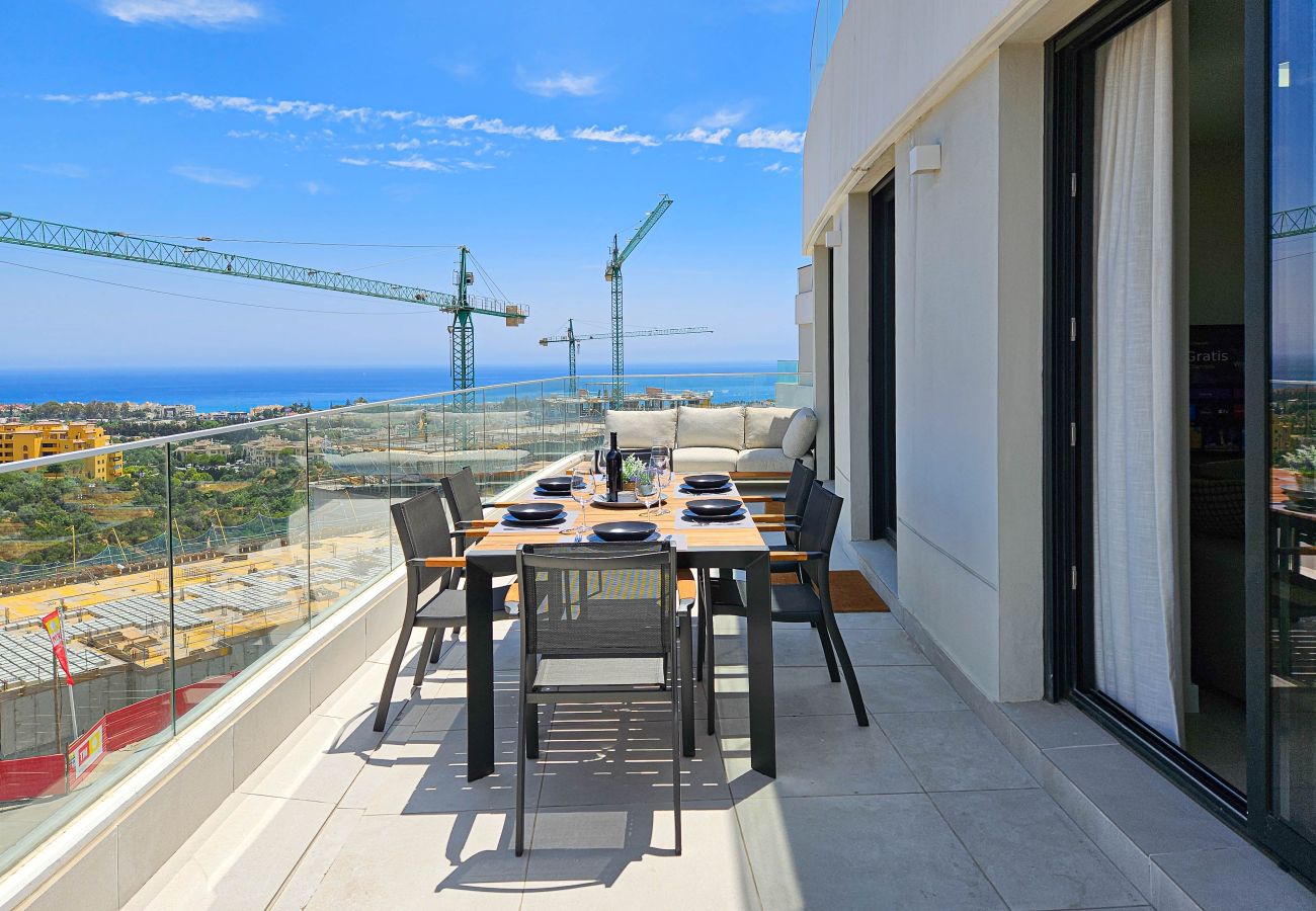 Apartment in Estepona - Penthouse apartment with hot tub next to Selwo