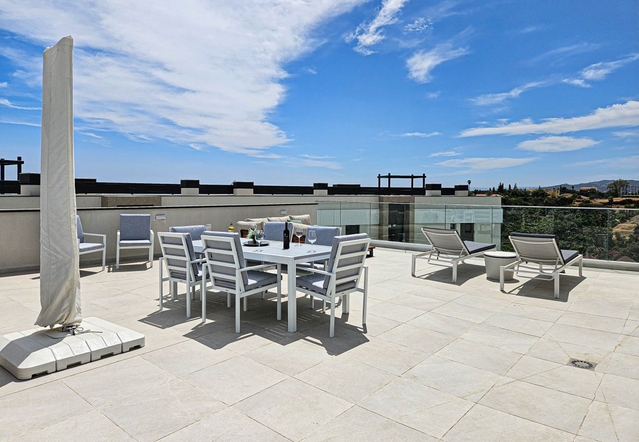 Apartment in Estepona - Penthouse apartment with hot tub next to Selwo