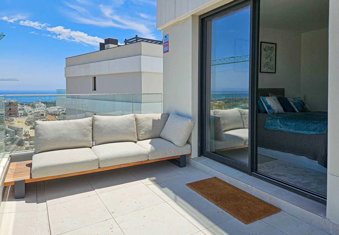 Apartment in Estepona - Penthouse apartment with hot tub next to Selwo