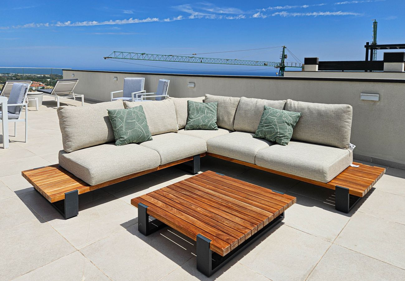 Apartment in Estepona - Penthouse apartment with hot tub next to Selwo