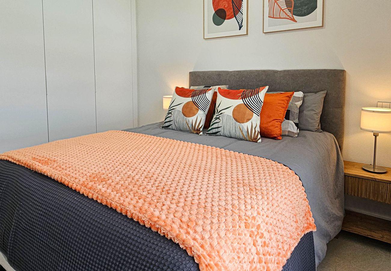 Apartment in Estepona - Penthouse apartment with hot tub next to Selwo