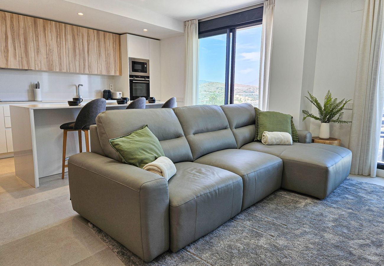 Apartment in Estepona - Penthouse apartment with hot tub next to Selwo