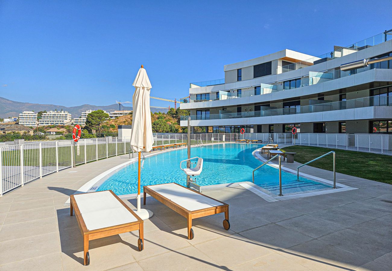Apartment in Estepona - Penthouse apartment with hot tub next to Selwo