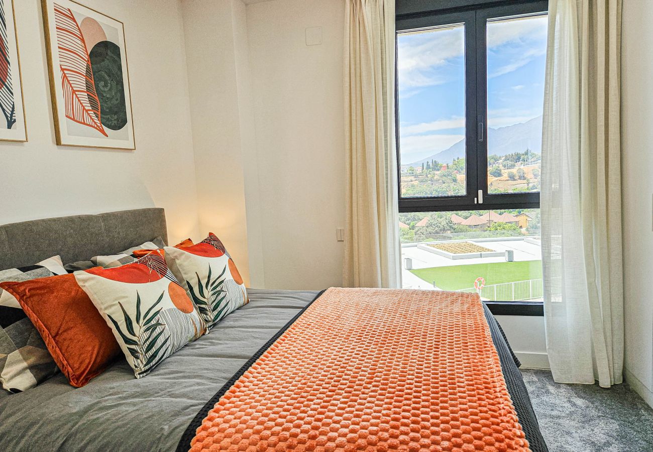 Apartment in Estepona - Penthouse apartment with hot tub next to Selwo