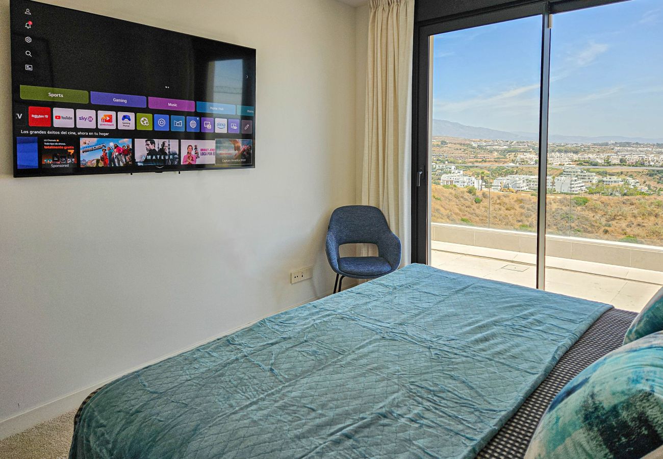 Apartment in Estepona - Penthouse apartment with hot tub next to Selwo
