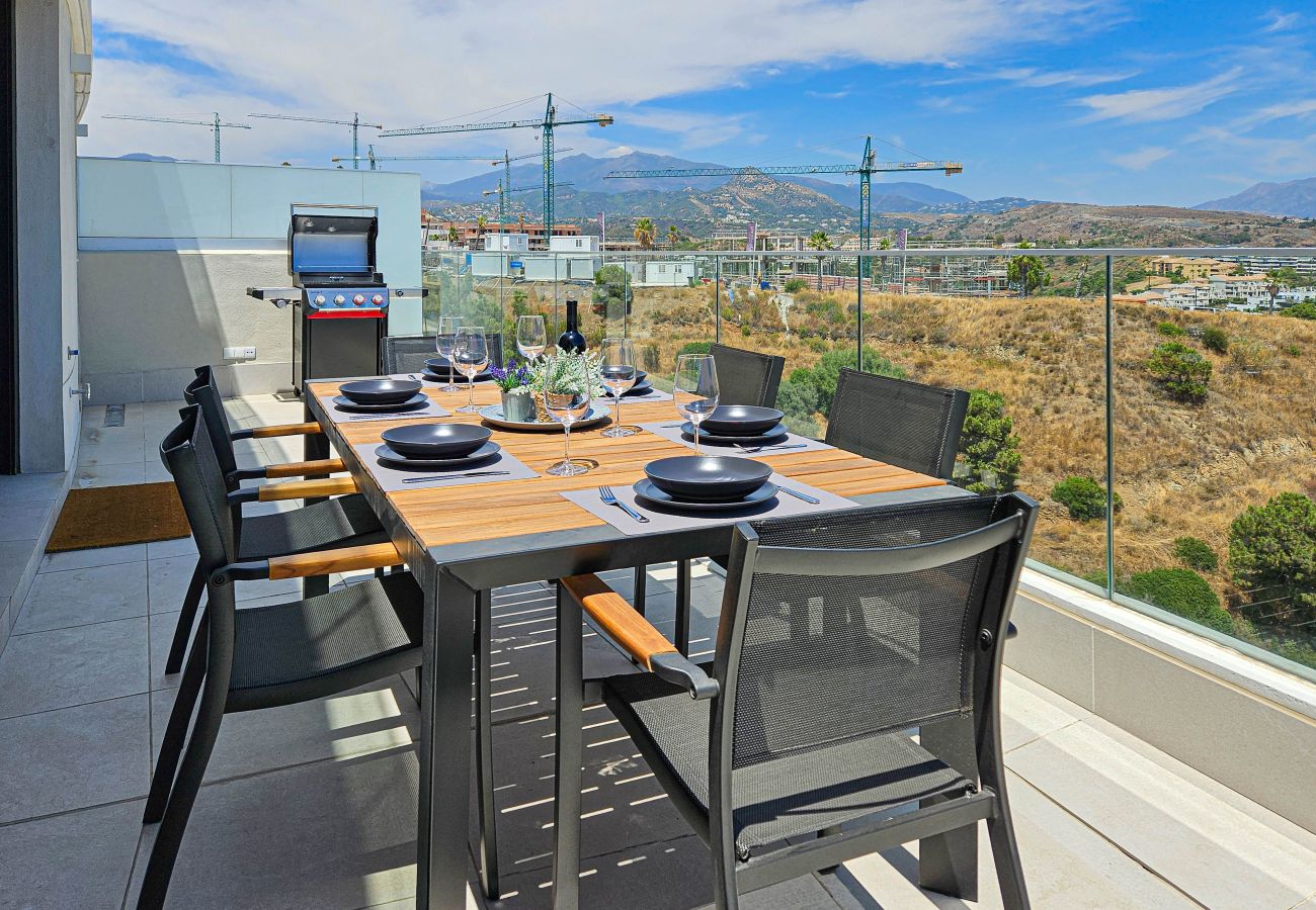 Apartment in Estepona - Penthouse apartment with hot tub next to Selwo