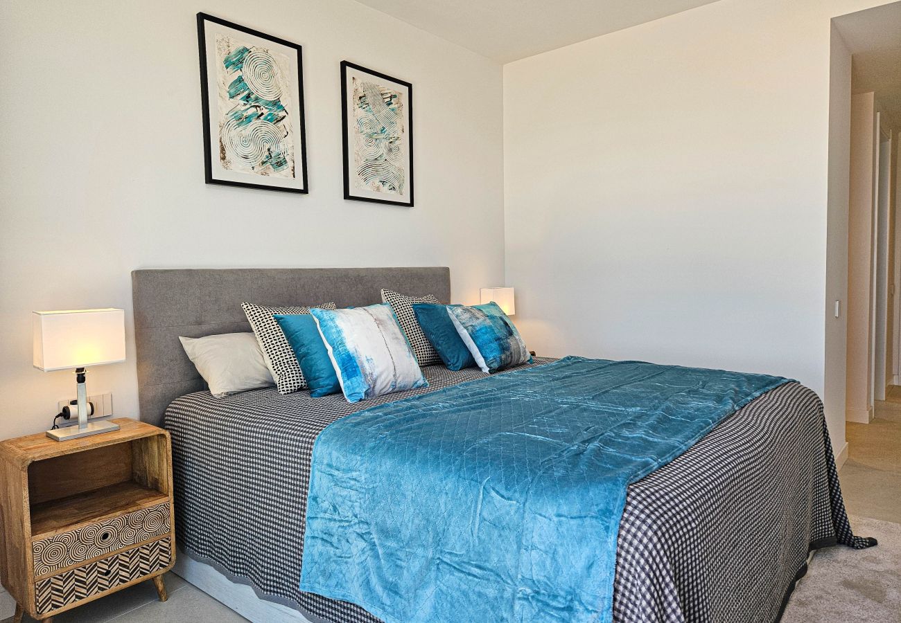 Apartment in Estepona - Penthouse apartment with hot tub next to Selwo