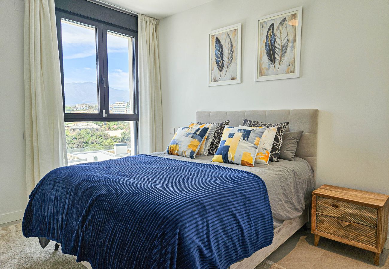 Apartment in Estepona - Penthouse apartment with hot tub next to Selwo
