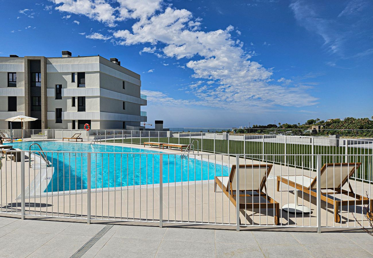 Apartment in Estepona - Penthouse apartment with hot tub next to Selwo