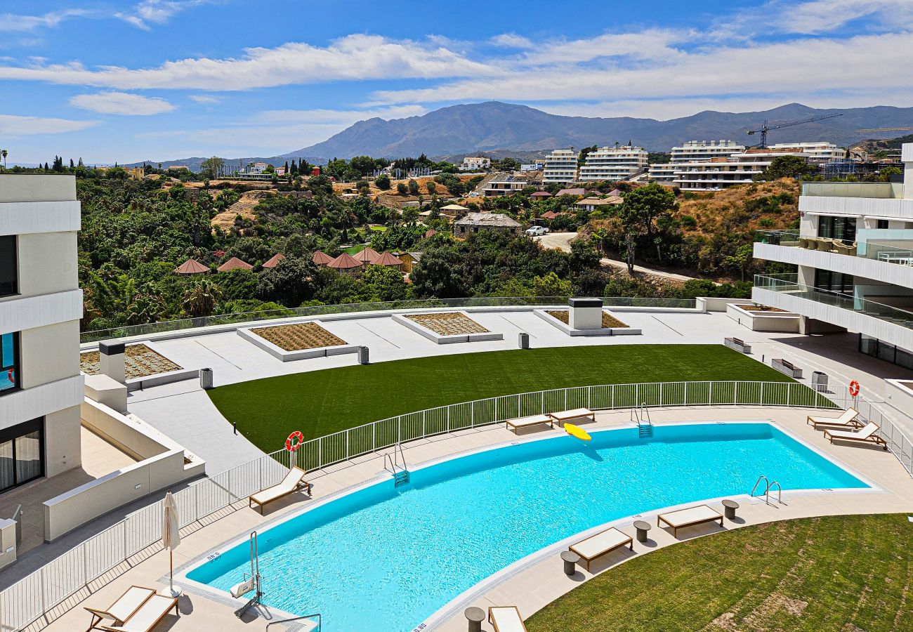 Apartment in Estepona - Penthouse apartment with hot tub next to Selwo