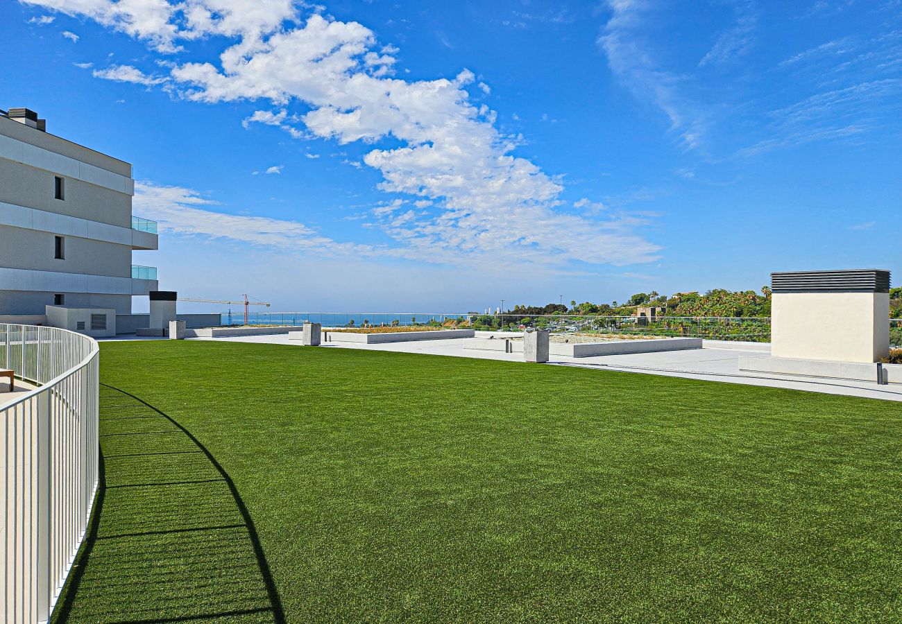 Apartment in Estepona - Penthouse apartment with hot tub next to Selwo